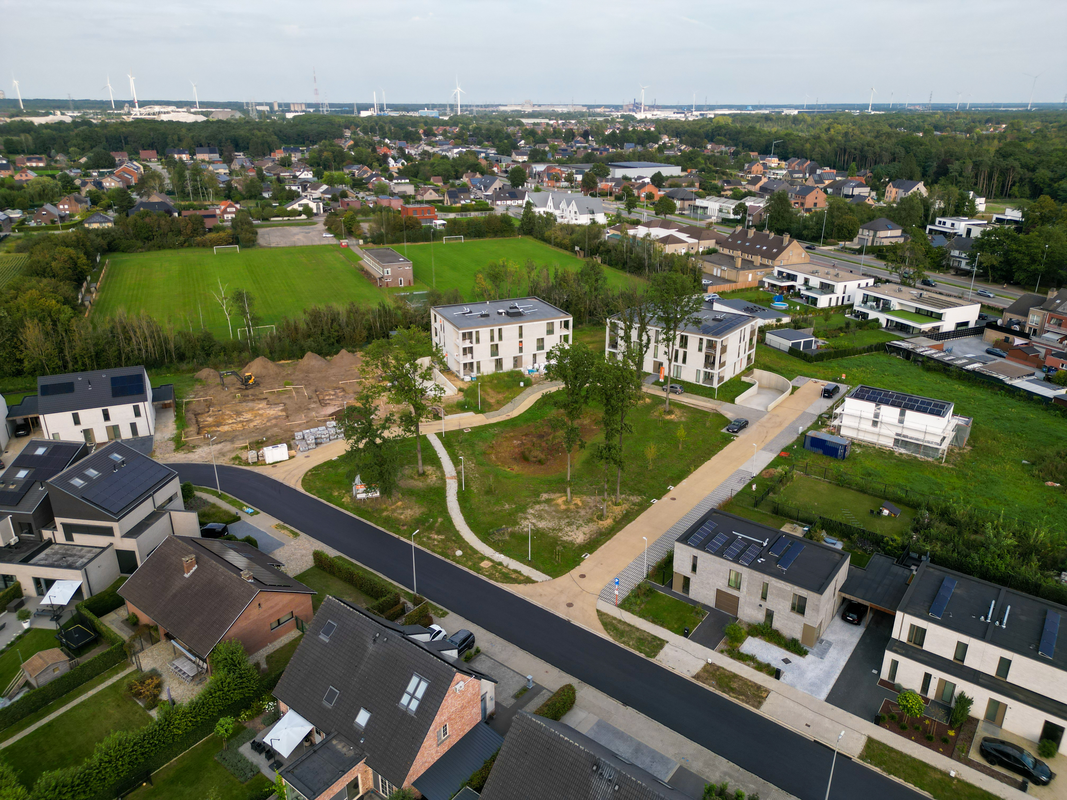 De woonbuurt Paul Piperslaan bestaat uit appartementen en woningen met een groen parkje.