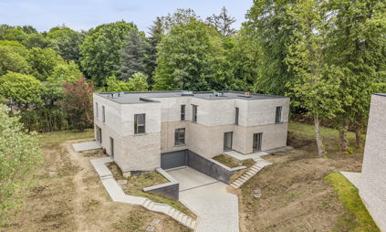Herent Paardenvelstraat: halfopen en gesloten nieuwbouwwoningen in een groene omgeving. Veel ruimte, drie slaapkamers en twee badkamers.