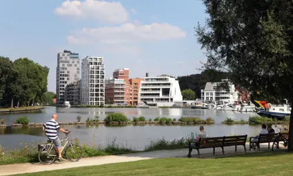 turnhout-anco-torens fiets water mooi uitzicht groen boom zitbank