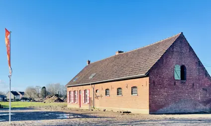 wijnegem-ertbrugge-hoeve-blauwe lucht