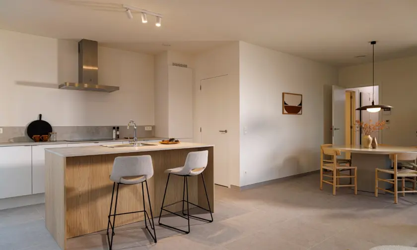 Geel Villa Spoorbloem Kijk Appartement leefruimte woonkamer keuken 