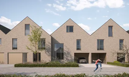 Row of modern two-story houses with gabled roofs, built with light-colored bricks and large windows. Each house has a driveway; one has an open garage with a car inside. In the foreground, a skateboarder is performing a trick on the street. Located at Hof van Straeten in Varsenare, under a partly cloudy sky with some blue visible.