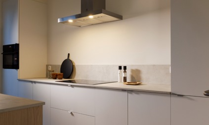 Geel Villa Spoorbloem Kijk Appartement leefruimte woonkamer keuken 