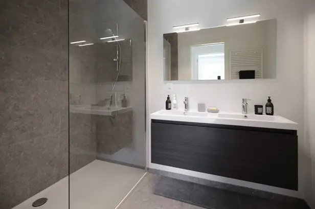 Badkamer met douche