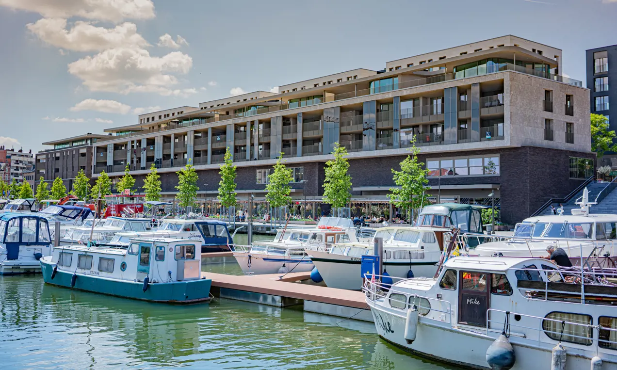 Urban view of Quartier Bleu in Hasselt with water features and modern architecture.
