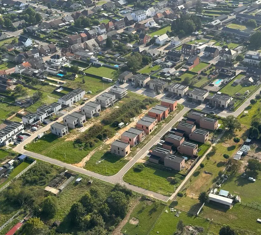 Une vue aérienne du quartier résidentiel Lanaken Postweg.